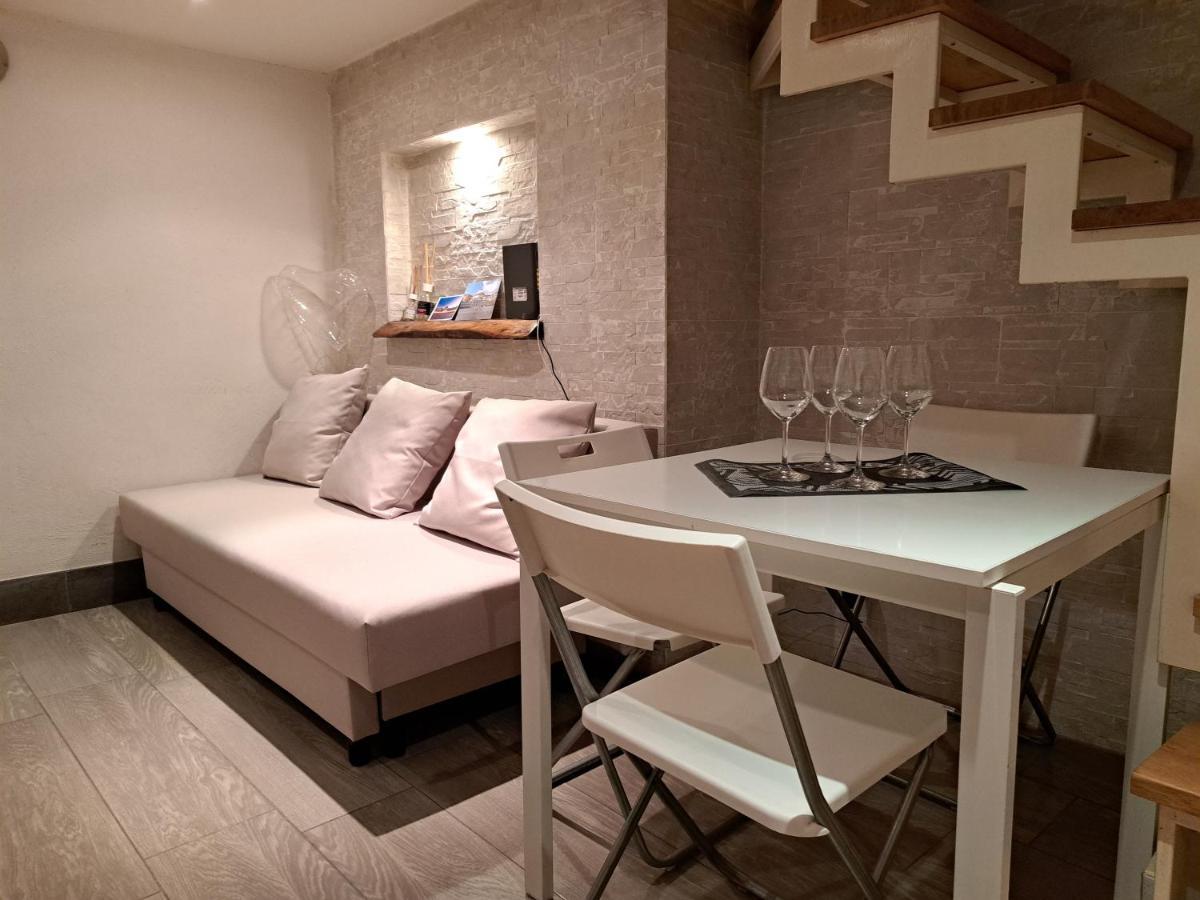 Toledo 27, A Due Passi Da Piazza Del Plebiscito Apartment Napoli Ngoại thất bức ảnh