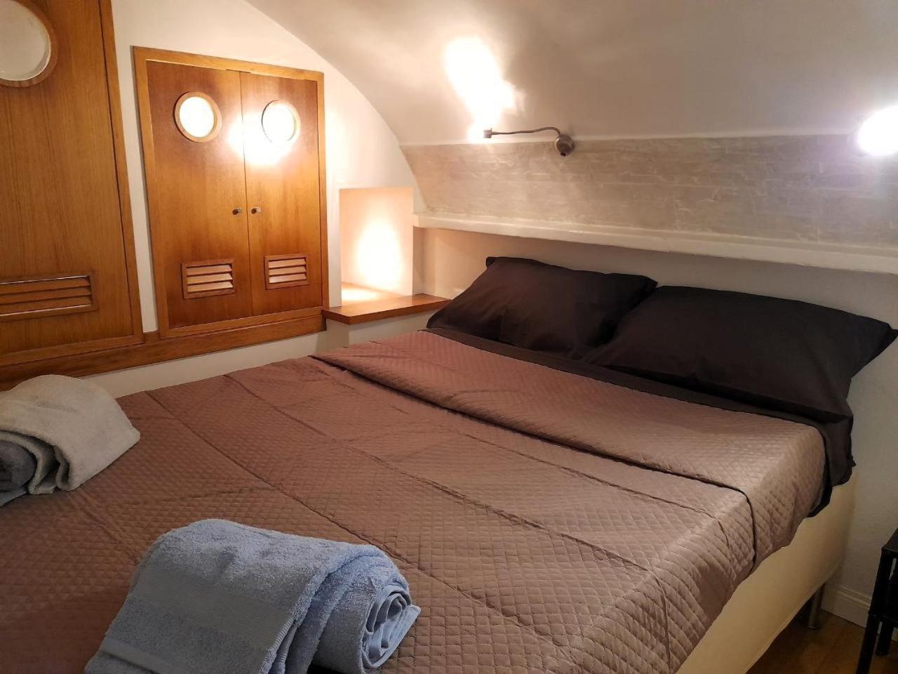 Toledo 27, A Due Passi Da Piazza Del Plebiscito Apartment Napoli Ngoại thất bức ảnh