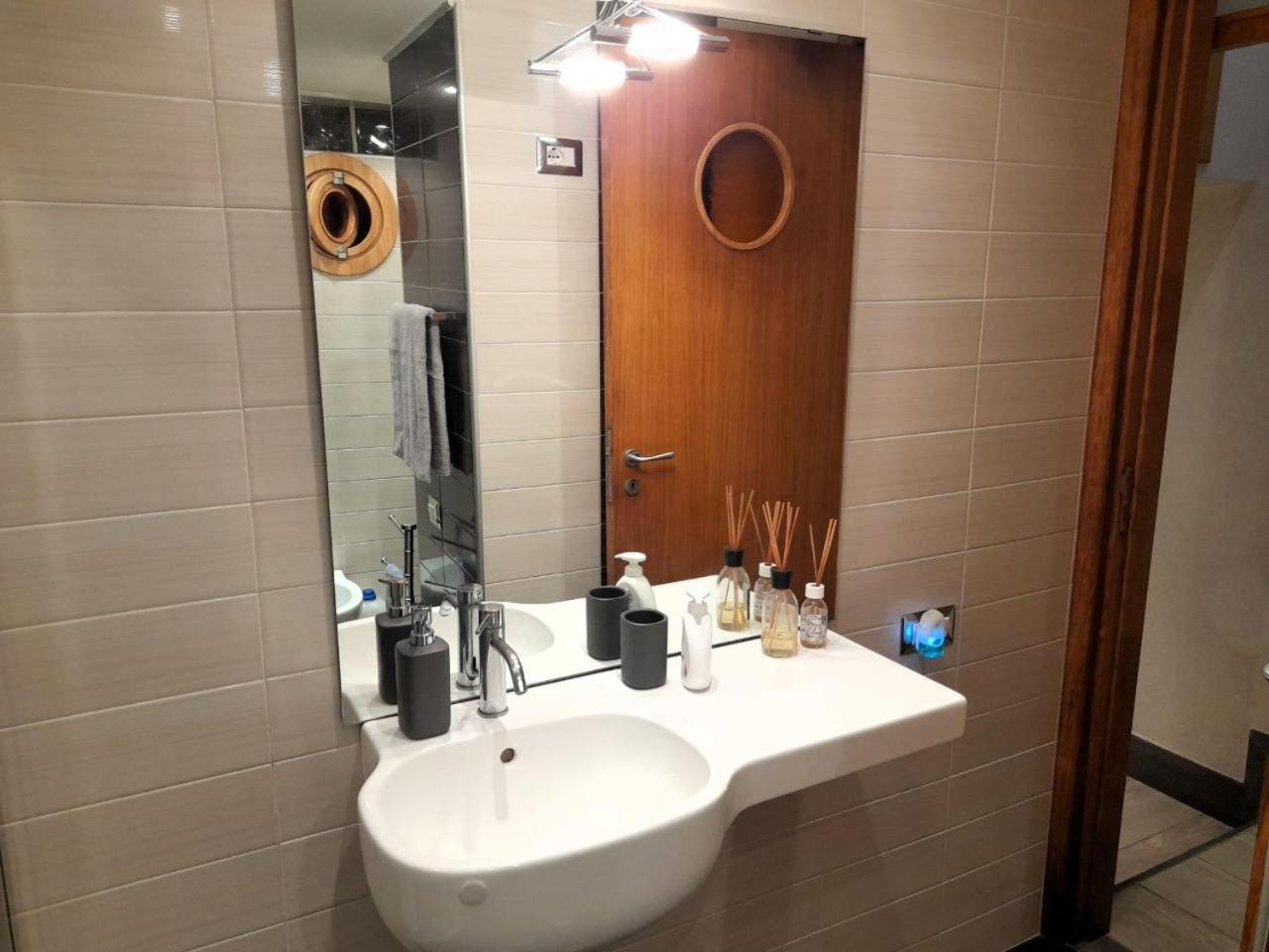 Toledo 27, A Due Passi Da Piazza Del Plebiscito Apartment Napoli Ngoại thất bức ảnh