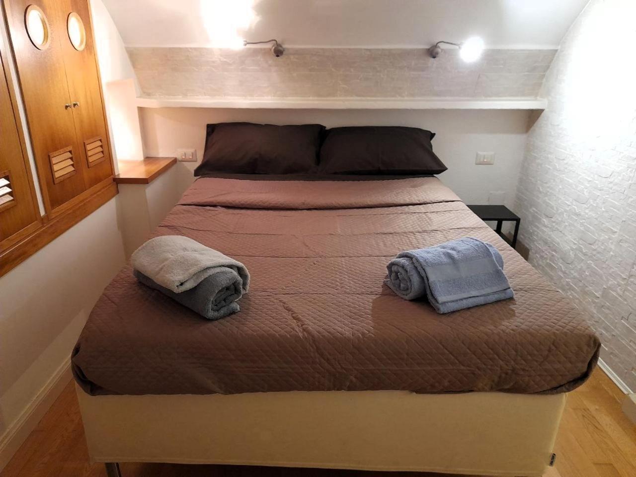 Toledo 27, A Due Passi Da Piazza Del Plebiscito Apartment Napoli Ngoại thất bức ảnh